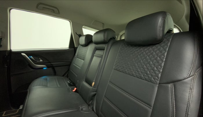 2019 Mahindra XUV500 W7, Diesel, Manual, 70,236 km, Right Side Rear Door Cabin