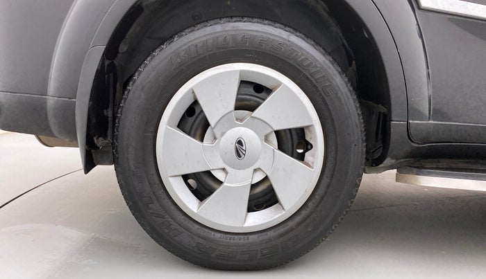 2019 Mahindra XUV500 W7, Diesel, Manual, 70,236 km, Right Rear Wheel