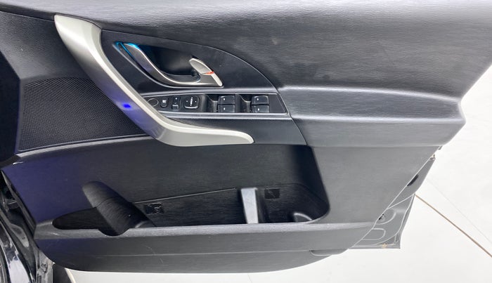 2019 Mahindra XUV500 W7, Diesel, Manual, 70,236 km, Driver Side Door Panels Control