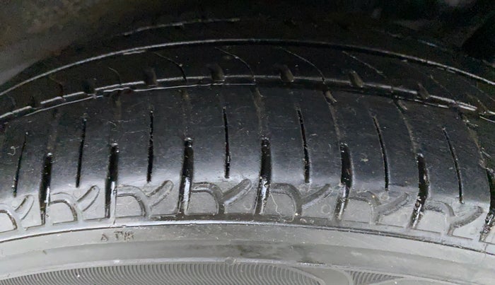2011 Maruti Wagon R 1.0 VXI, CNG, Manual, 72,809 km, Left Front Tyre Tread