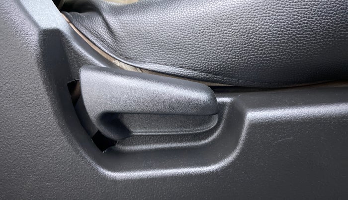 2017 Maruti Wagon R 1.0 VXI, Petrol, Manual, 25,082 km, Driver Side Adjustment Panel