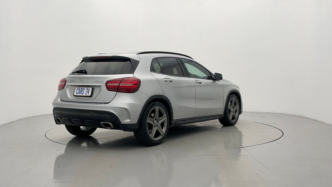 Right Back Diagonal (45- Degree) View