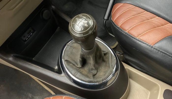 2011 Hyundai i20 MAGNA O 1.2, Petrol, Manual, 65,658 km, Gear lever - Boot cover slightly torn