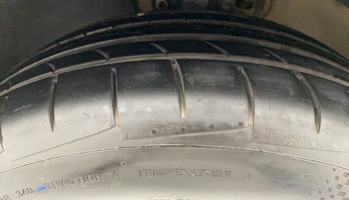 2010 Volkswagen Vento HIGHLINE PETROL, Petrol, Manual, 1,12,747 km, Left Front Tyre Tread