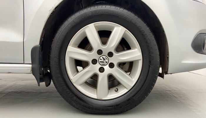 2010 Volkswagen Vento HIGHLINE PETROL, Petrol, Manual, 1,12,747 km, Right Front Wheel