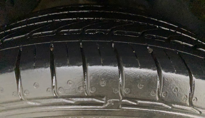 2017 Hyundai Creta E PLUS 1.6 PETROL, Petrol, Manual, 96,135 km, Right Front Tyre Tread
