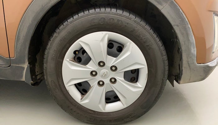 2017 Hyundai Creta E PLUS 1.6 PETROL, Petrol, Manual, 96,135 km, Right Front Wheel