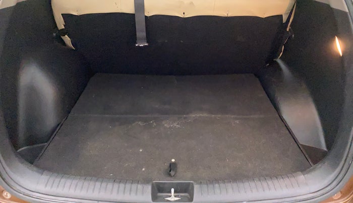 2017 Hyundai Creta E PLUS 1.6 PETROL, Petrol, Manual, 96,135 km, Boot Inside