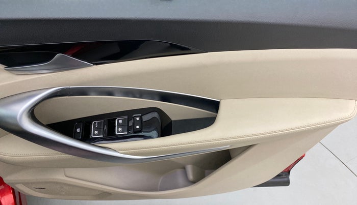 2021 MG HECTOR SHARP DCT PETROL, Petrol, Automatic, 7,580 km, Driver Side Door Panels Control