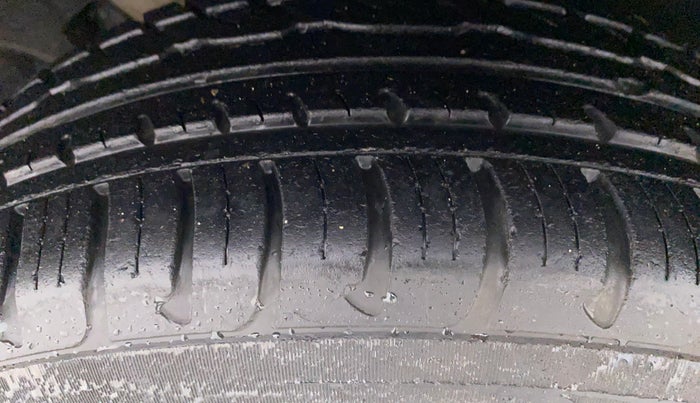 2014 Nissan Terrano XV 110 DIESEL, Diesel, Manual, 43,866 km, Left Front Tyre Tread