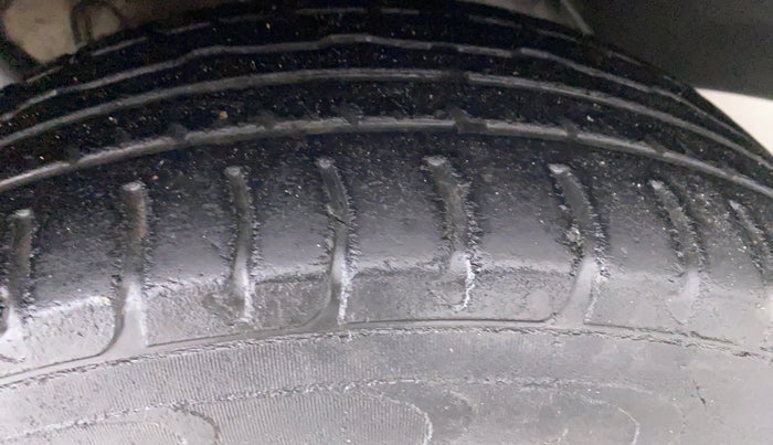 2014 Nissan Terrano XV 110 DIESEL, Diesel, Manual, 43,866 km, Right Front Tyre Tread