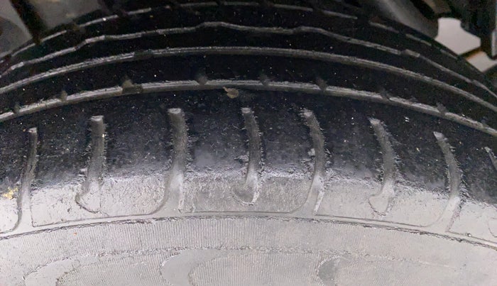 2014 Nissan Terrano XV 110 DIESEL, Diesel, Manual, 43,866 km, Right Rear Tyre Tread