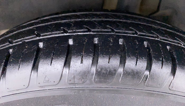 2018 Maruti Dzire VXI, Petrol, Manual, 19,387 km, Left Rear Tyre Tread