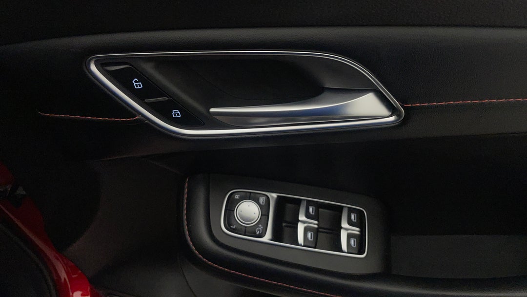 2022 MG HS +ev Phev Excite, Automatic, 6849 km, Drivers Side Door Panel Controls