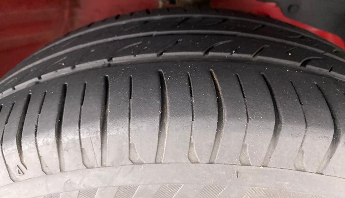 2019 Mahindra KUV 100 NXT K2+6 STR, Petrol, Manual, 14,921 km, Right Front Tyre Tread