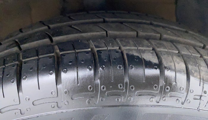 2014 Hyundai Grand i10 MAGNA 1.2 KAPPA VTVT, Petrol, Manual, 66,772 km, Right Front Tyre Tread