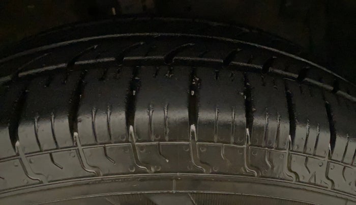 2017 Maruti Swift VXI, Petrol, Manual, 71,406 km, Right Front Tyre Tread