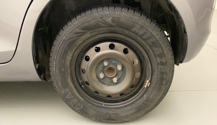 2017 Maruti Swift VXI, Petrol, Manual, 71,406 km, Left Rear Wheel