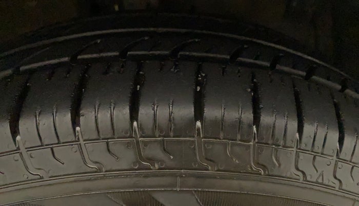 2017 Maruti Swift VXI, Petrol, Manual, 71,406 km, Left Rear Tyre Tread