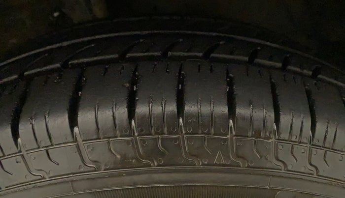 2017 Maruti Swift VXI, Petrol, Manual, 71,406 km, Left Front Tyre Tread