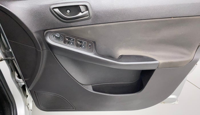 2016 Tata Bolt XM REVOTRON, Petrol, Manual, 58,497 km, Driver Side Door Panels Control