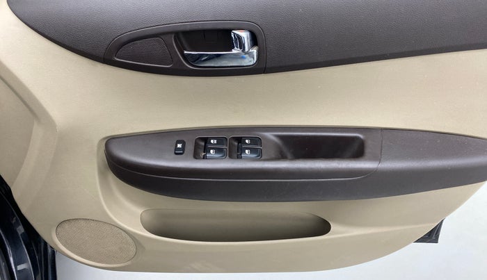 2011 Hyundai i20 MAGNA O 1.2, Petrol, Manual, 65,658 km, Driver Side Door Panels Control