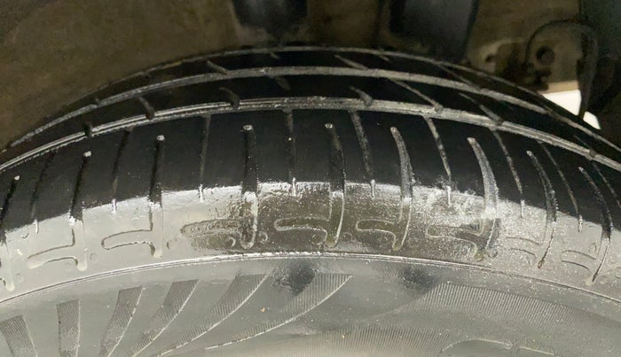 2014 Hyundai Xcent BASE 1.2, CNG, Manual, 49,273 km, Left Rear Tyre Tread
