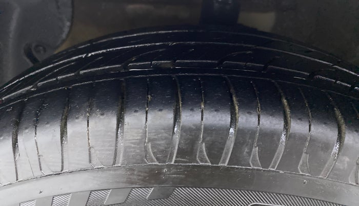 2017 Hyundai Xcent E PLUS, Petrol, Manual, 94,525 km, Left Front Tyre Tread