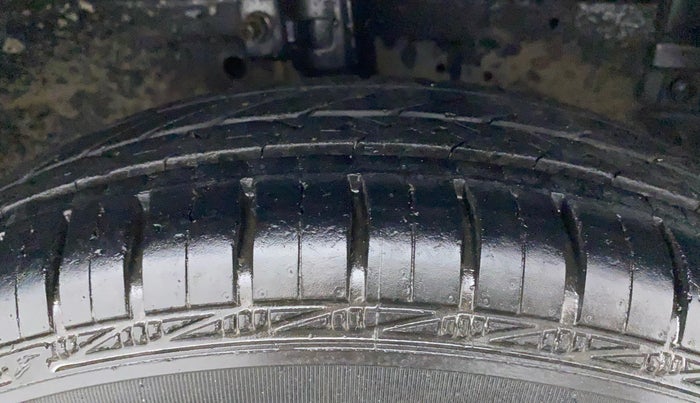 2012 Maruti Swift LXI, Petrol, Manual, 62,220 km, Right Front Tyre Tread