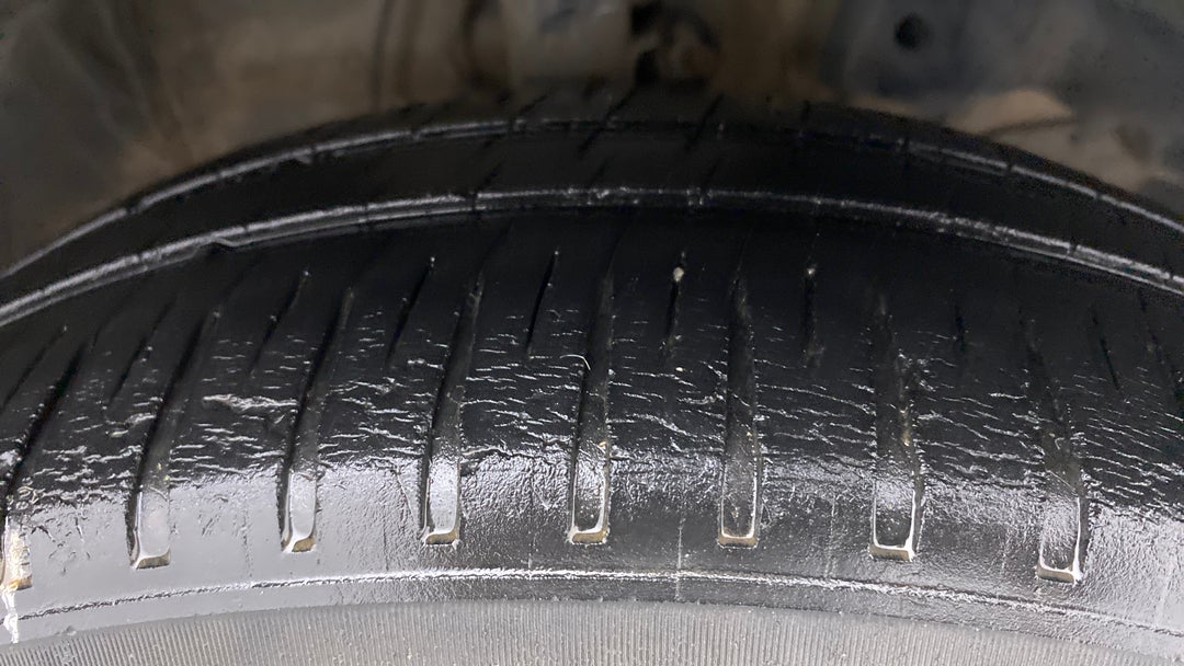 Right Front Tyre Tread
