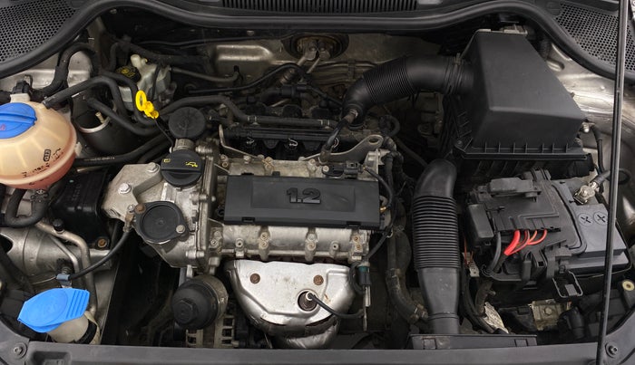 2015 Volkswagen Polo HIGHLINE1.2L PETROL, Petrol, Manual, 77,007 km, Open Bonet