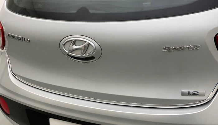 2017 Hyundai Grand i10 SPORTZ (O) 1.2 KAPPA VTVT, Petrol, Manual, 31,018 km, Dicky (Boot door) - Minor scratches