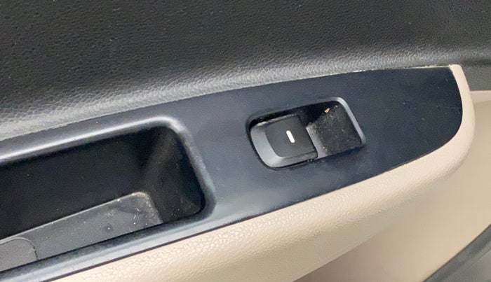 2017 Hyundai Grand i10 SPORTZ (O) 1.2 KAPPA VTVT, Petrol, Manual, 31,018 km, Left rear window switch / handle - Switch/handle not functional