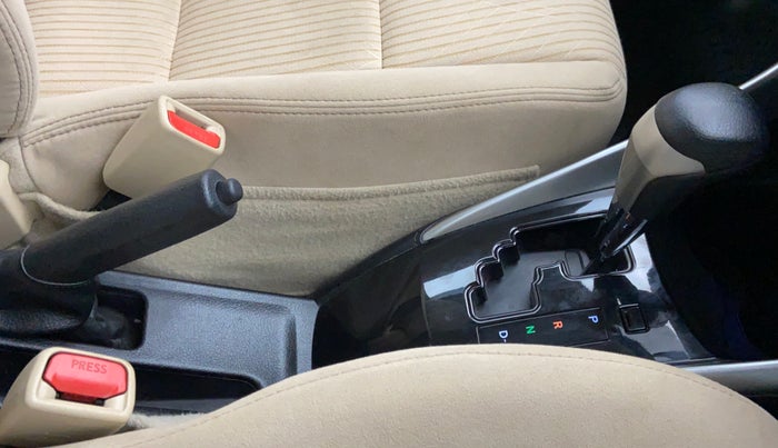 2018 Toyota YARIS V CVT, Petrol, Automatic, 59,938 km, Gear Lever