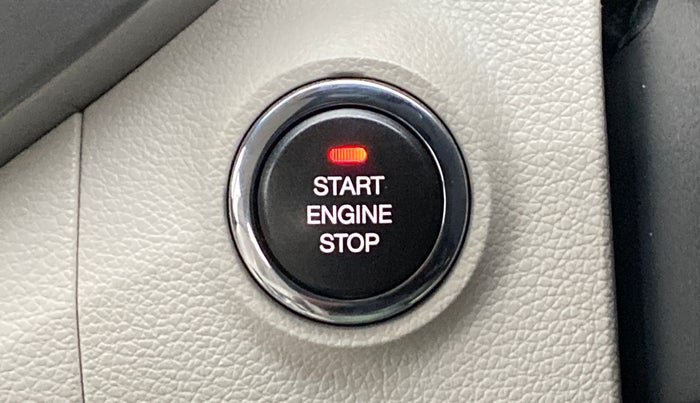 2021 Mahindra XUV300 W8(O), Diesel, Manual, 15,738 km, Keyless Start/ Stop Button