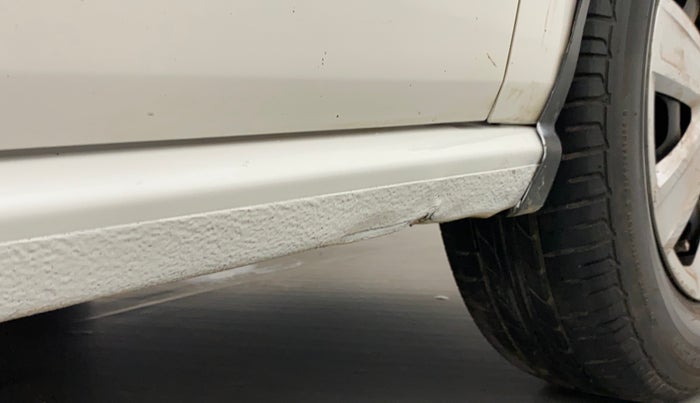 2012 Volkswagen Polo TRENDLINE 1.2L DIESEL, Diesel, Manual, 1,05,355 km, Right running board - Slightly dented