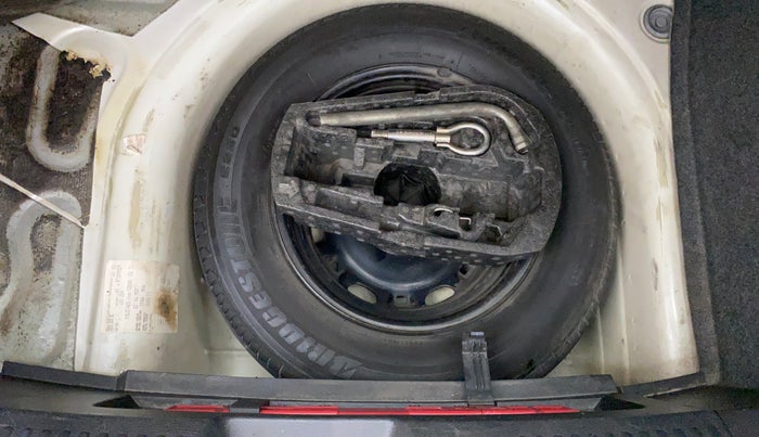 2012 Volkswagen Polo TRENDLINE 1.2L DIESEL, Diesel, Manual, 1,05,355 km, Spare Tyre