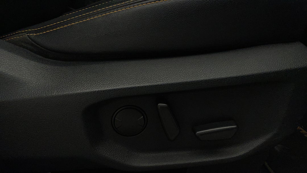 2022 Ford Ranger Wildtrak 3.0 (4x4), Automatic, 72523 km, Drivers Side Adjustment Panel