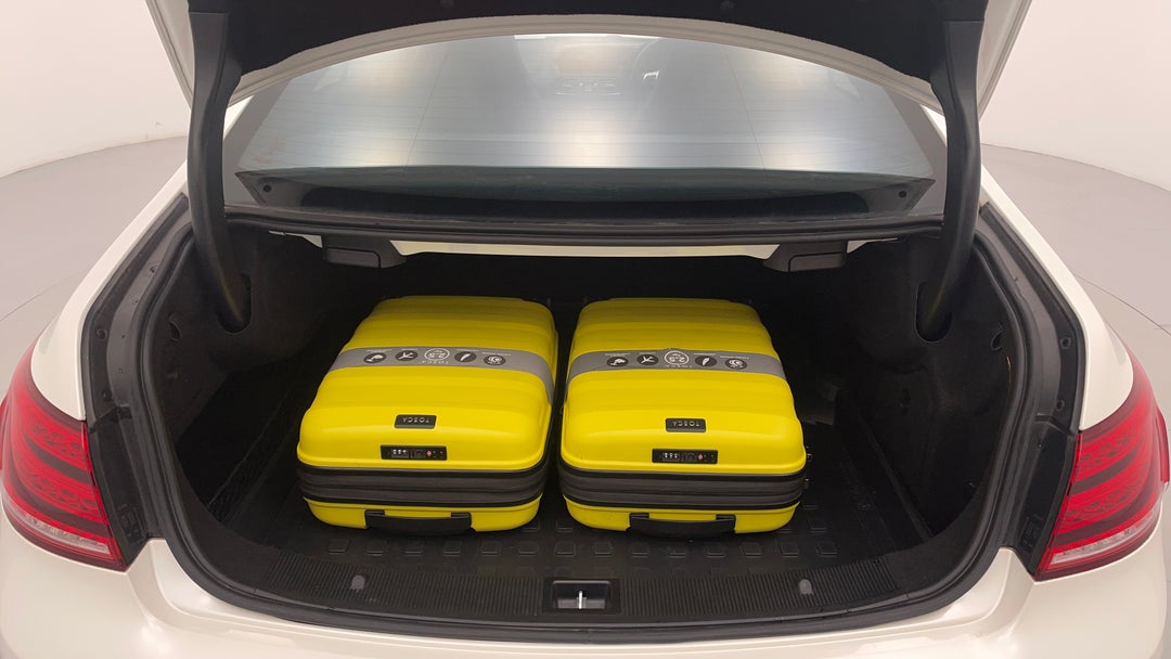 2016 Mercedes-benz E250 E250, Automatic, 75620 km, Boot Inside View with Luggage