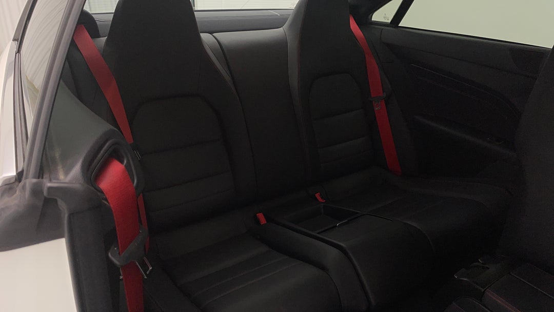 2016 Mercedes-benz E250 E250, Automatic, 75620 km, Right Side Rear Door Cabin View