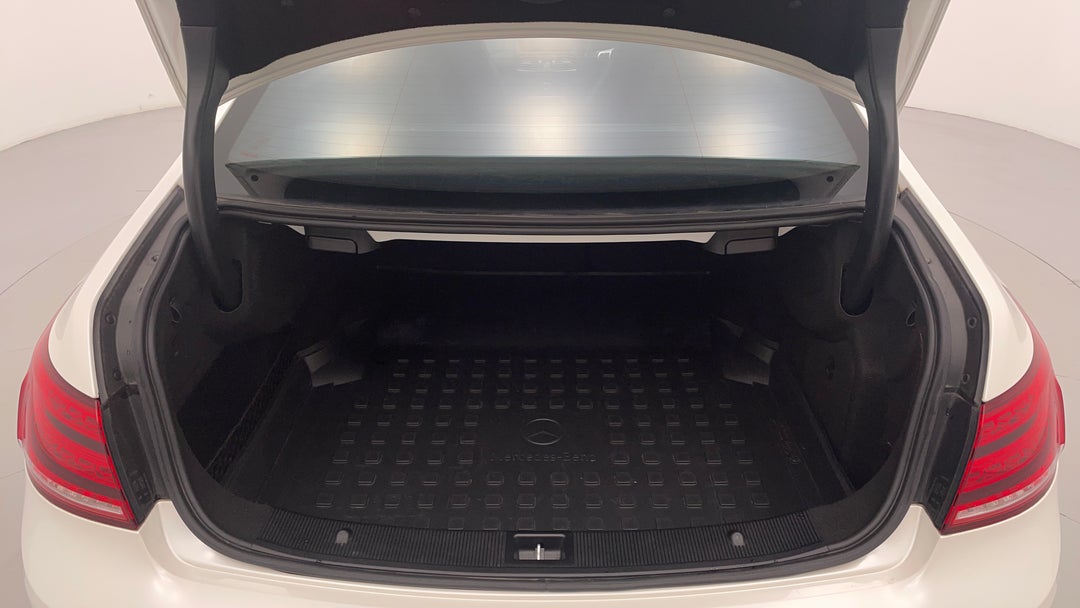 2016 Mercedes-benz E250 E250, Automatic, 75620 km, Boot Inside View