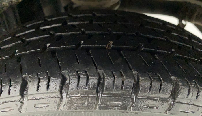 2015 Maruti Alto K10 LXI, CNG, Manual, 71,606 km, Left Rear Tyre Tread
