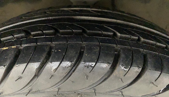 2015 Maruti Alto K10 LXI, CNG, Manual, 71,606 km, Left Front Tyre Tread
