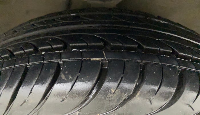 2015 Maruti Alto K10 LXI, CNG, Manual, 71,606 km, Right Front Tyre Tread