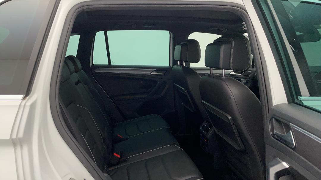 2019 Volkswagen Tiguan 162 Tsi Highline, Automatic, 60098 km, Right Side Rear Door Cabin View