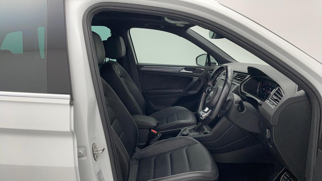 2019 Volkswagen Tiguan 162 Tsi Highline, Automatic, 60098 km, Right Side Front Door Cabin View