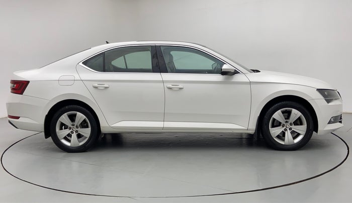 2016 Skoda Superb STYLE 1.8 TSI AT, Petrol, Automatic, 50,577 km, Right Side View