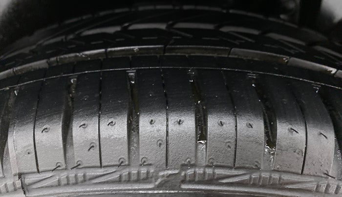 2013 Maruti Ertiga ZXI, Petrol, Manual, 56,338 km, Left Rear Tyre Tread