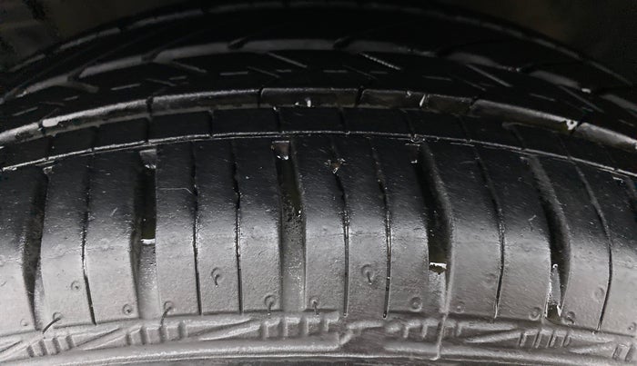 2013 Maruti Ertiga ZXI, Petrol, Manual, 56,338 km, Left Front Tyre Tread
