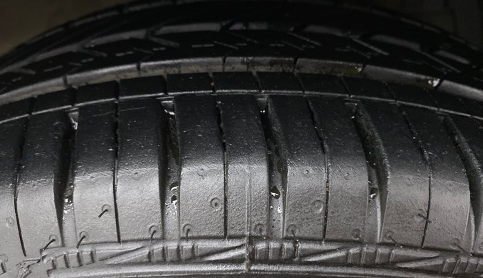 2013 Maruti Ertiga ZXI, Petrol, Manual, 56,338 km, Right Front Tyre Tread